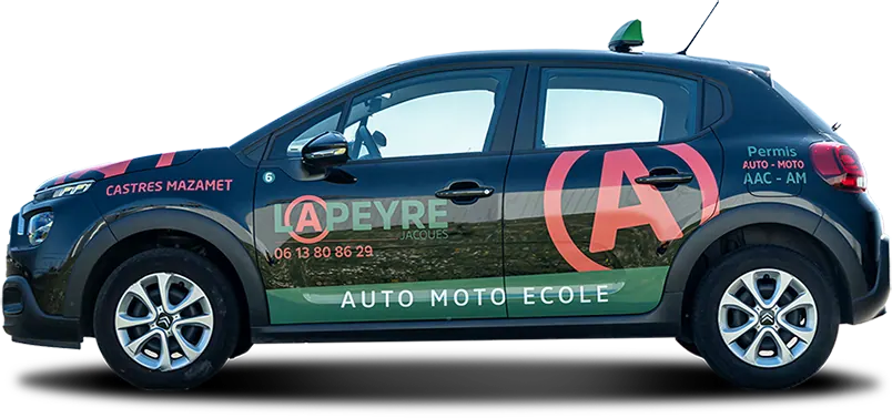 Voiture double commande aux couleurs de l’auto-moto école Lapeyre