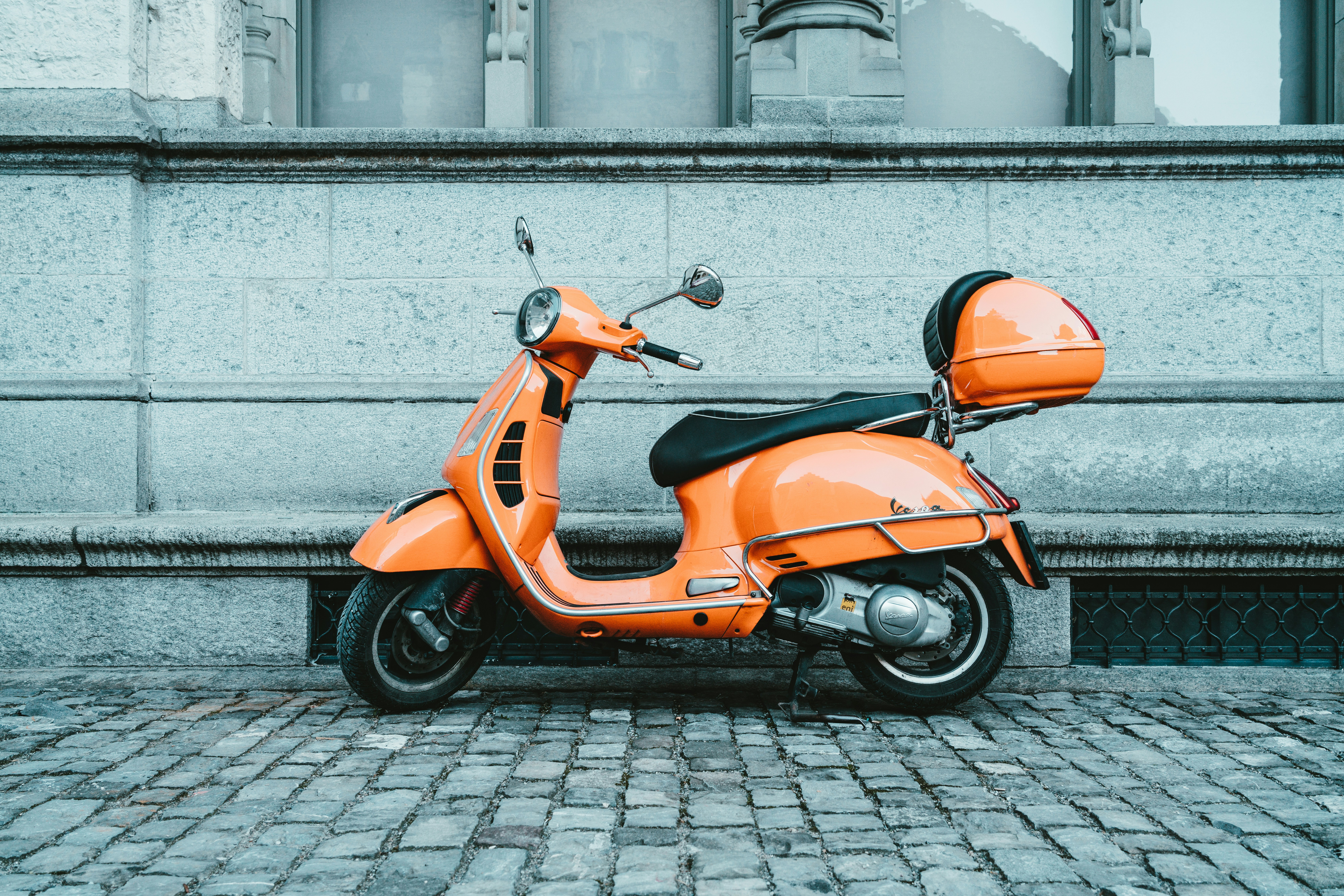 claudio-schwarz-EDY1KzDP0a4-unsplash